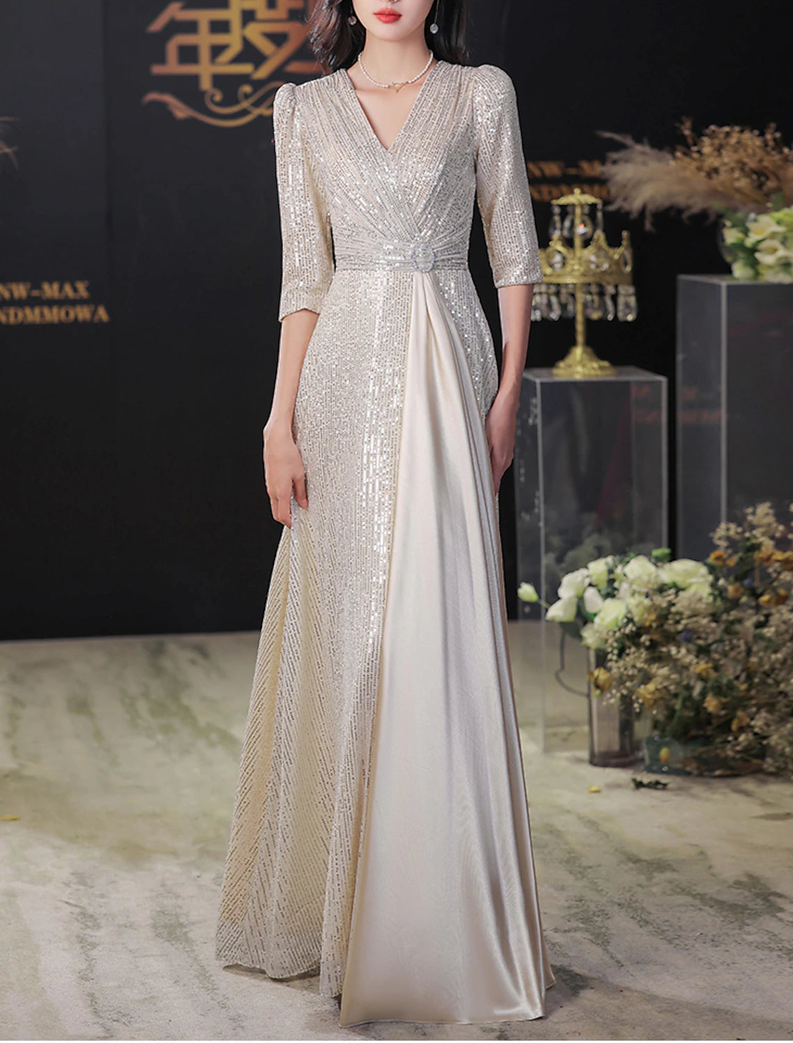 Abito da sera a trapezio, elegante, da invitata a nozze, da ballo, lungo fino al pavimento, con mezza manica, scollo a V, paillettes, frange glitterate e nappe